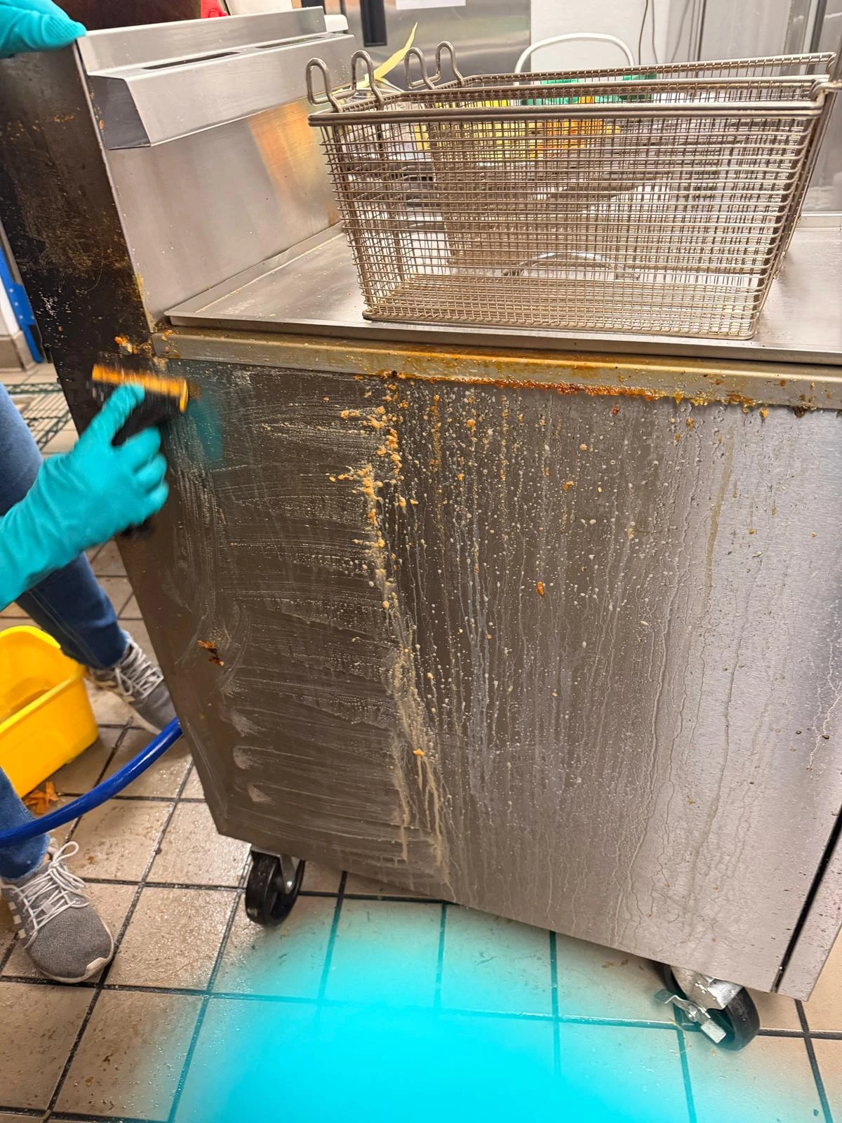 Commercial Kitchen Deep Cleaning in Buena Park, CA -- photo 7 by Zeus Cleaning Service