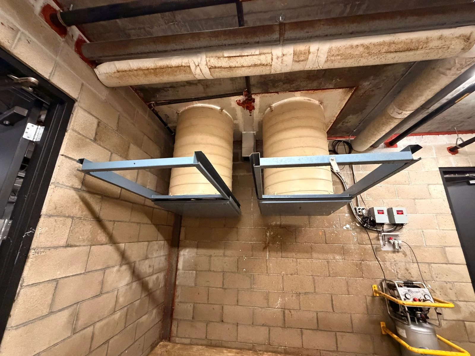 Trash Chute Cleaning in Buena Park, CA -- photo 4 by Zeus Cleaning Service